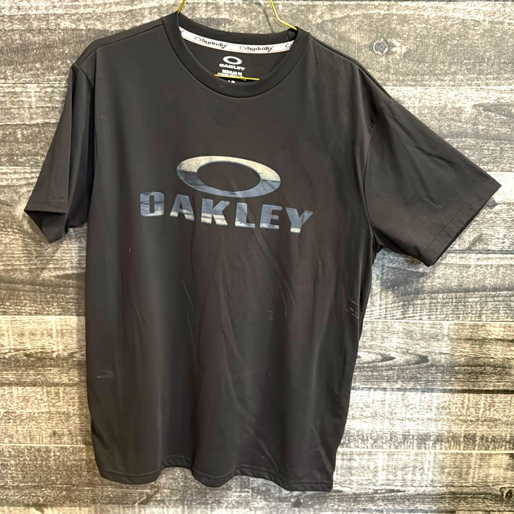 Mens oakley t-shirt